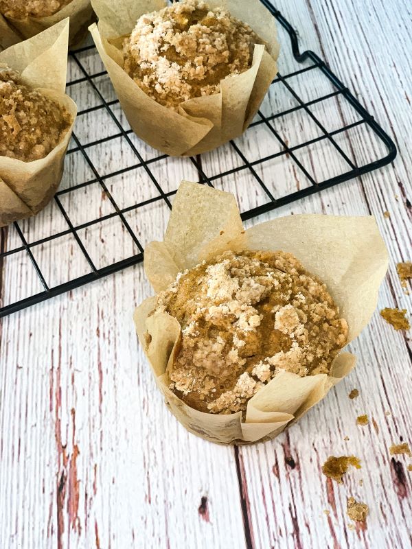 Pumpkin Apple Crumble Muffins